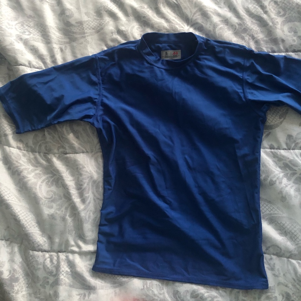 Mens size small A4 shirt.